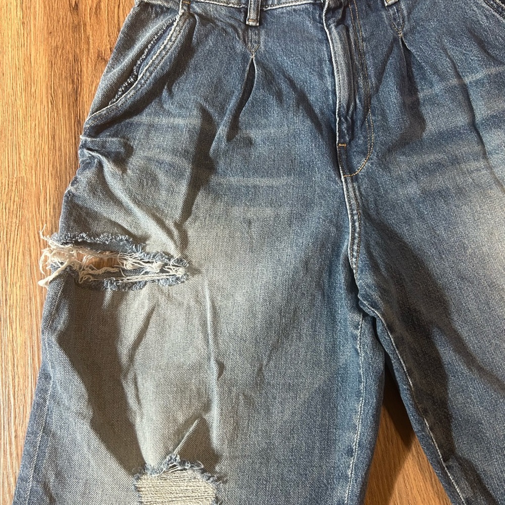 Zara Size 8 Ripped High‎ Rise Jeans - Picture 3 of 4